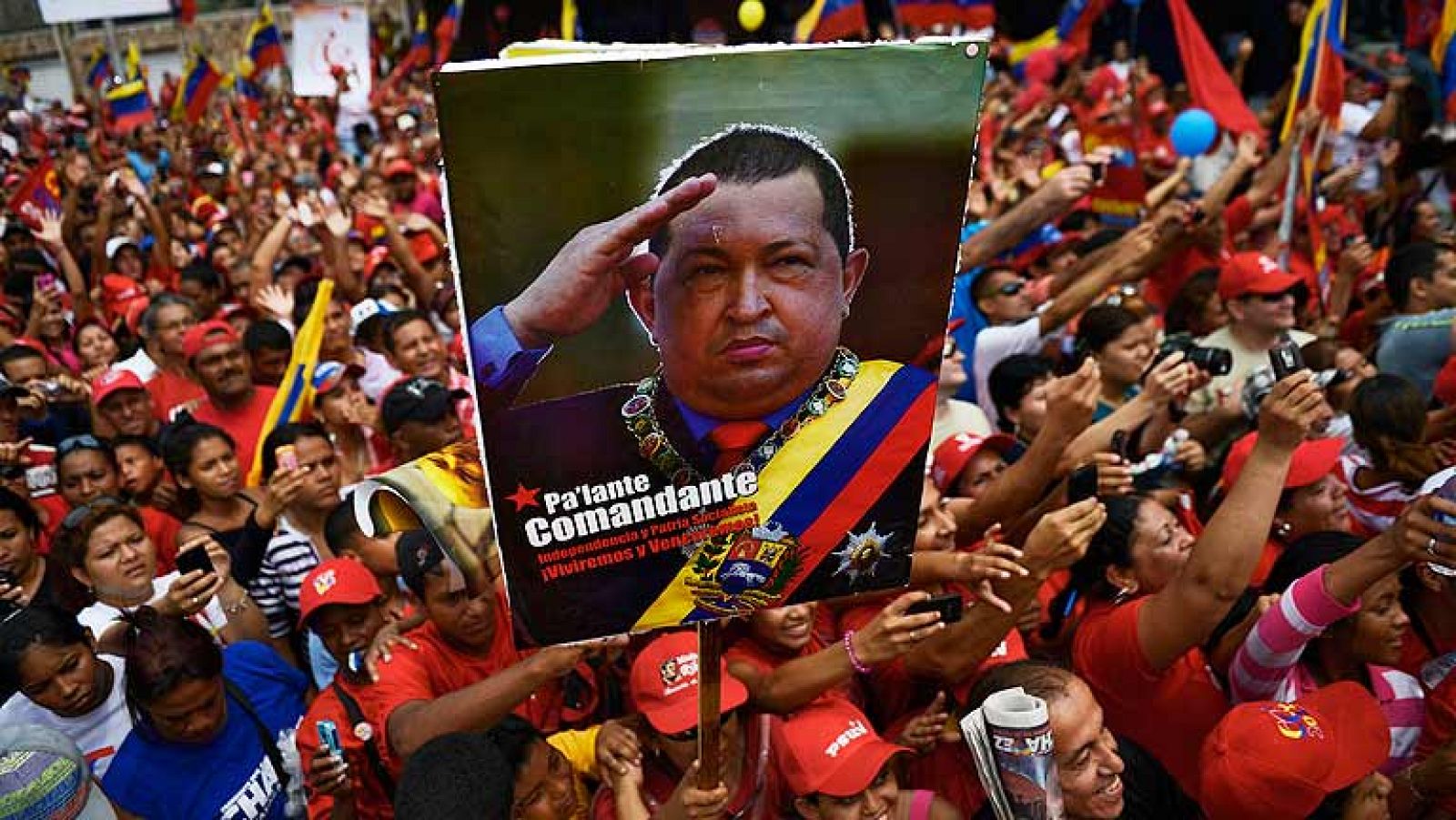 Chávez lleva ventaja en los sondeos de Venezuela | Ver