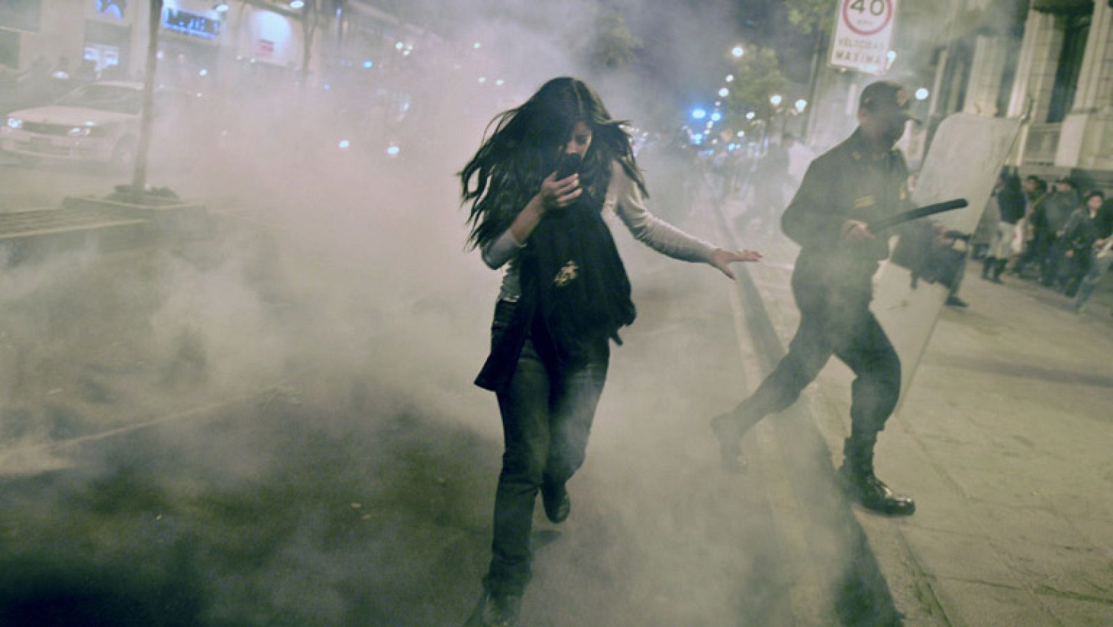 La región peruana de Cajamarca siguió convulsionada hoy por los enfrentamientos entre la Policía y quienes se oponen al proyecto minero Conga, que han causado cuatro muertos en las últimas 24 horas.