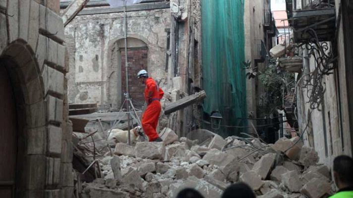 Telediario 1 - Derrumbe de edificios