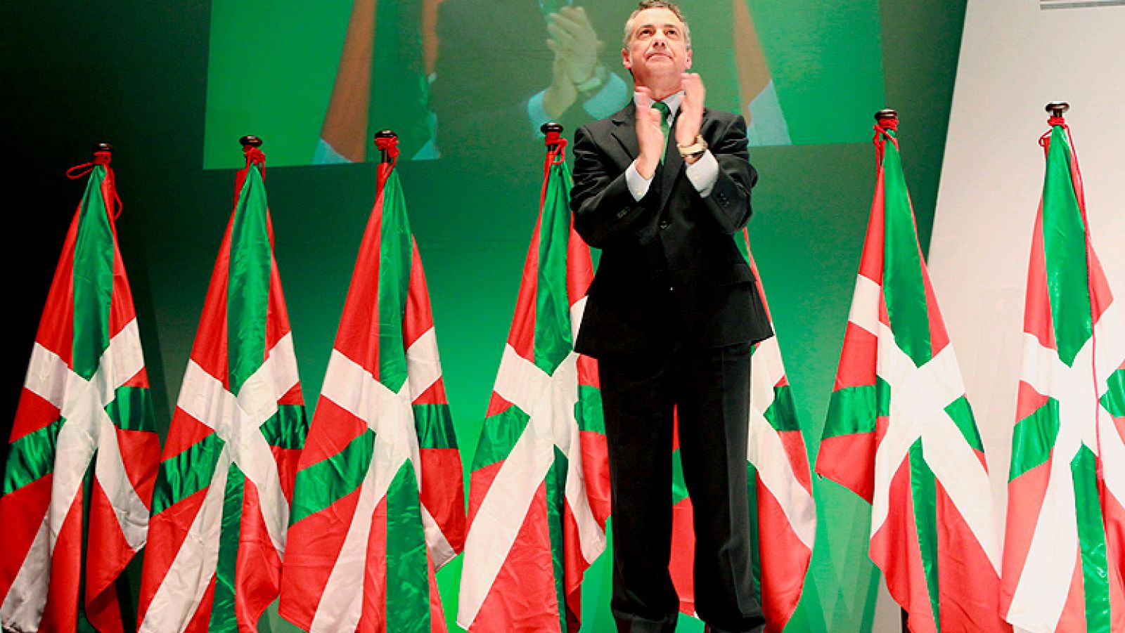 El PNV ganaría las elecciones vascas con 23-24 escaños y EH Bildu lograría 22 - Los desayunos | Ver