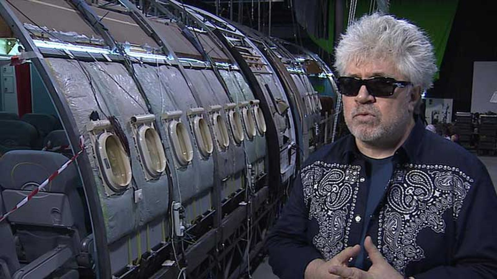 Almodóvar empieza a rodar su nueva película "Los amantes pasajeros"