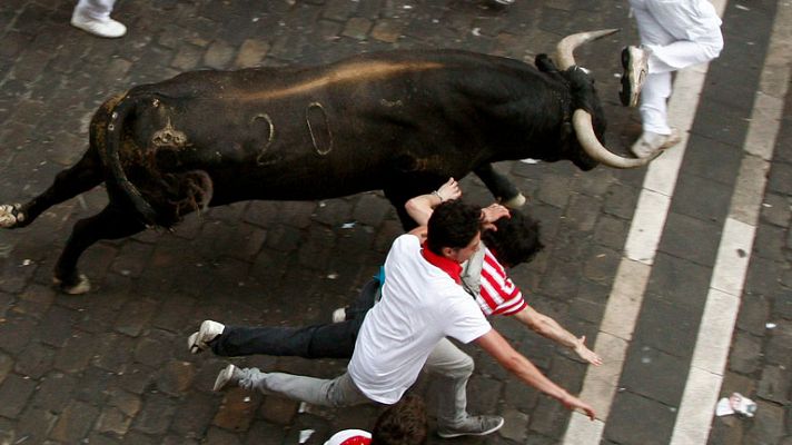San Fermín - 'Navajito', a punto de cornear