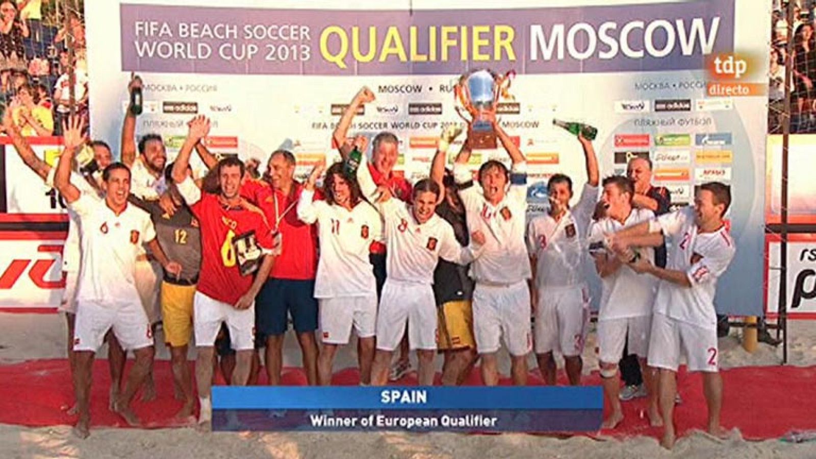 La selección española de fútbol playa logra la plaza para el Mundial después de vencer a Rusia (3-5), vigente campeona y anfitriona, en el torneo calificatorio.