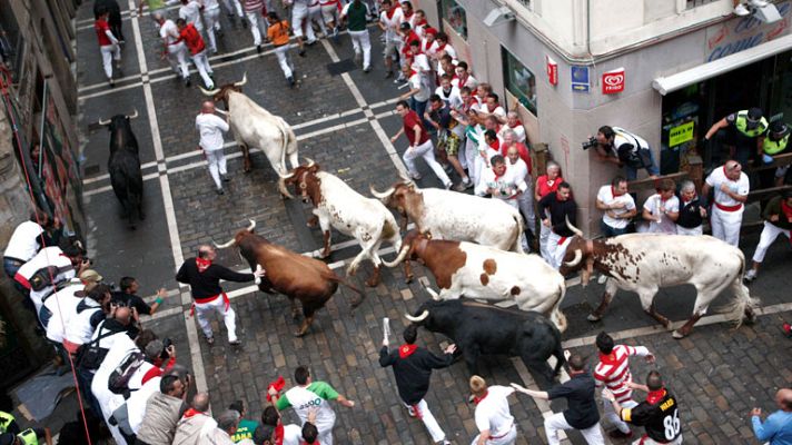 San Fermín - La manada partida hace que 'Fugado' se despiste y provoque el pánico