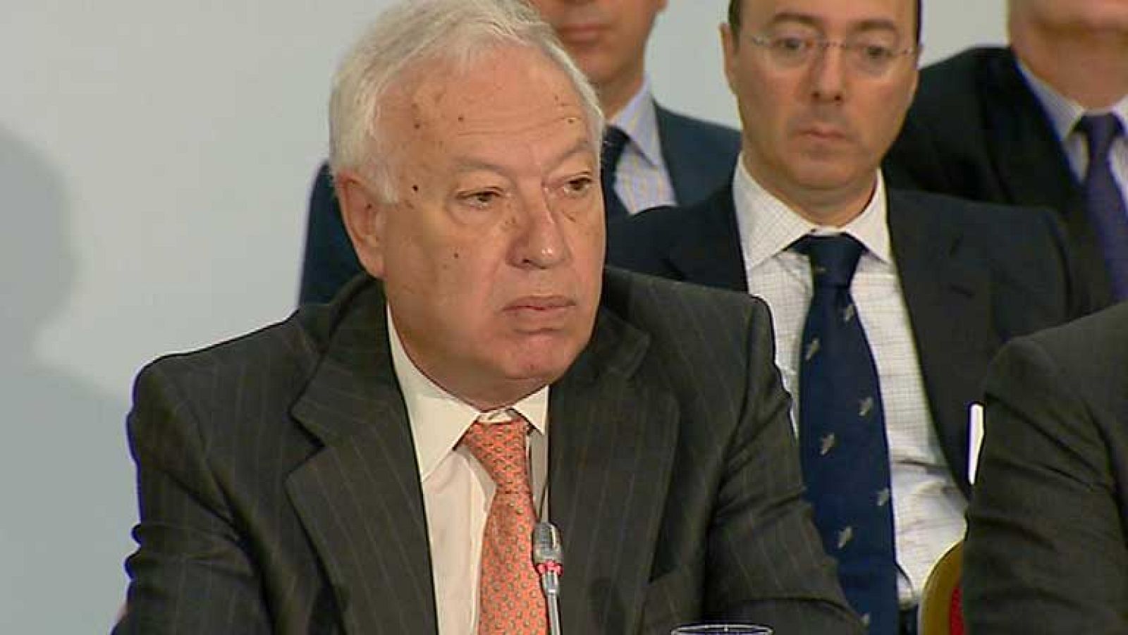 Margallo cree que el Banco Central Europeo debe intervenir en los mercados