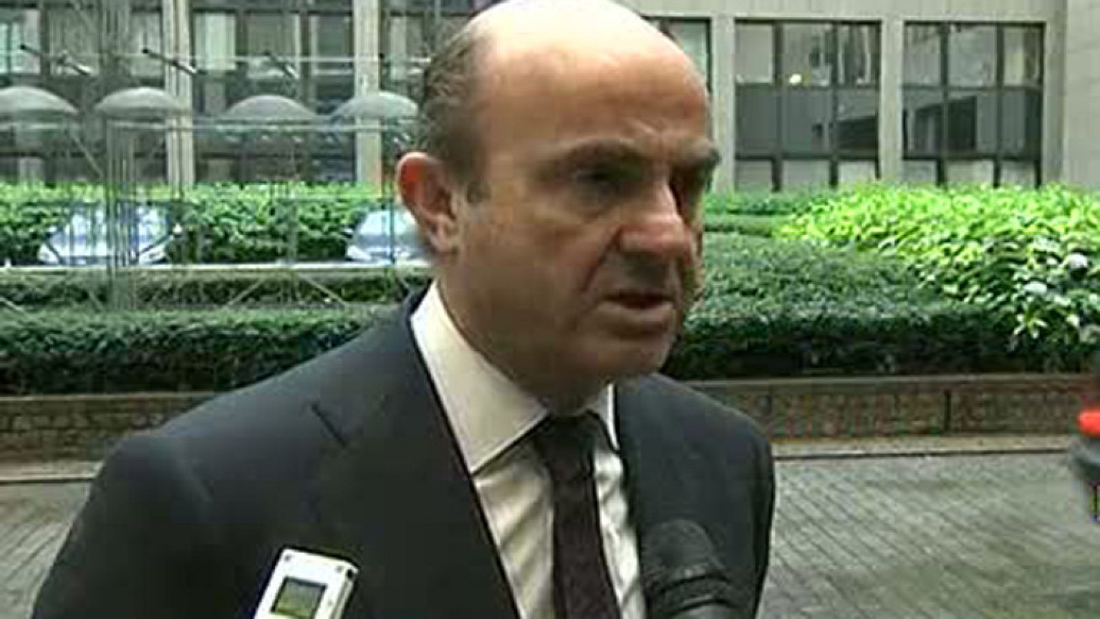 De Guindos: el interés que pagará España por el rescate de la banca "puede ser más bajo" del 4%