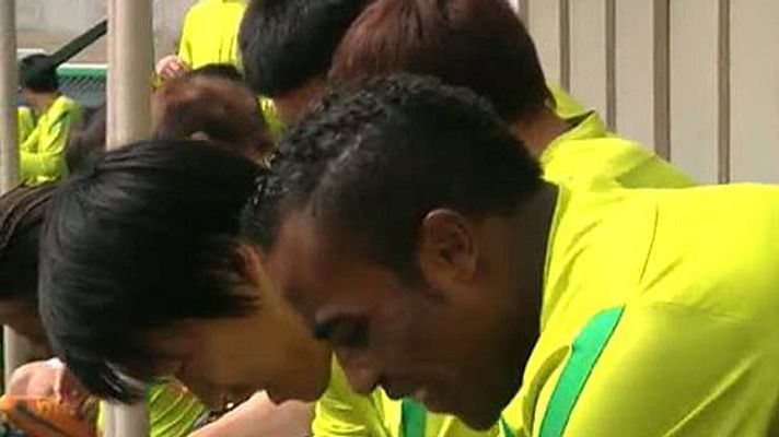 Telediario 1 - China se lanza a la caza de grandes fichajes del fútbol