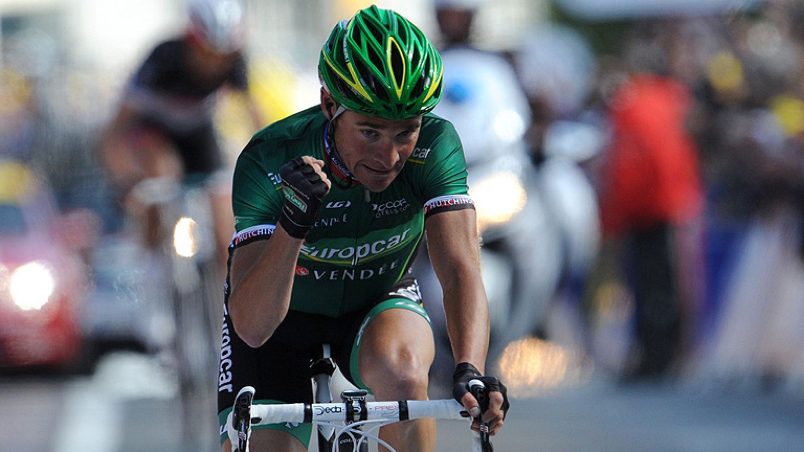vEl francés Thomas Voeckler (Europcar) ganó hoy, miércoles, la décima etapa del Tour 2012, la primera alpina, en la que el británico Bradley Wiggings (Sky) no tuvo grandes dificultades para mantener el liderato. El francés, que suma cuatro victorias