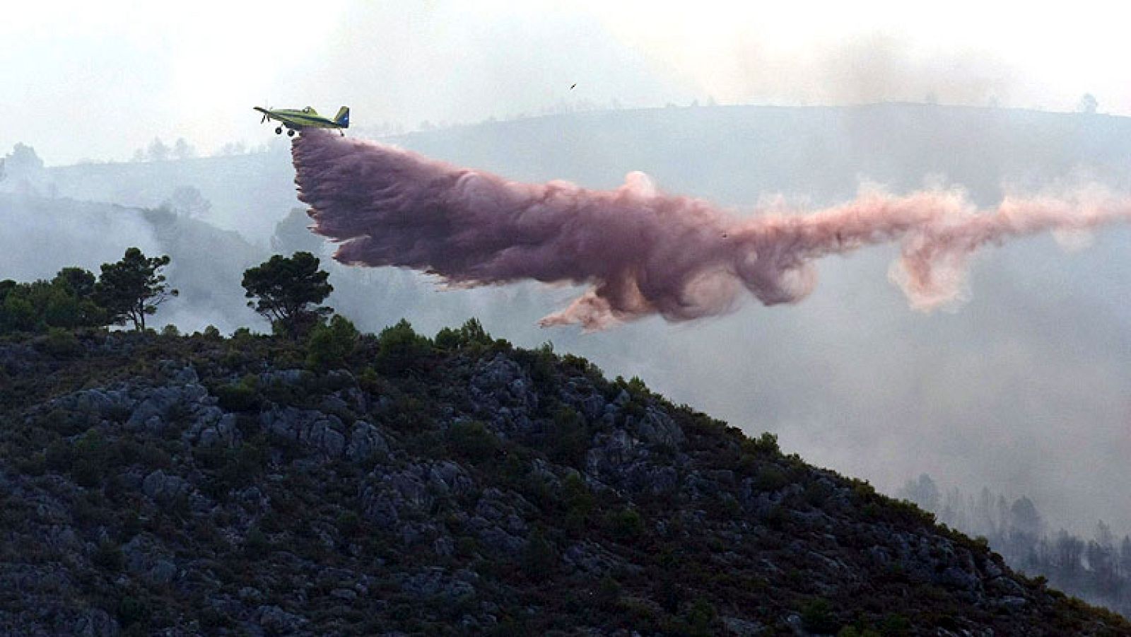 200 desalojados por el incendio en las localidades alicantinas de Alcoy y Cocentaina