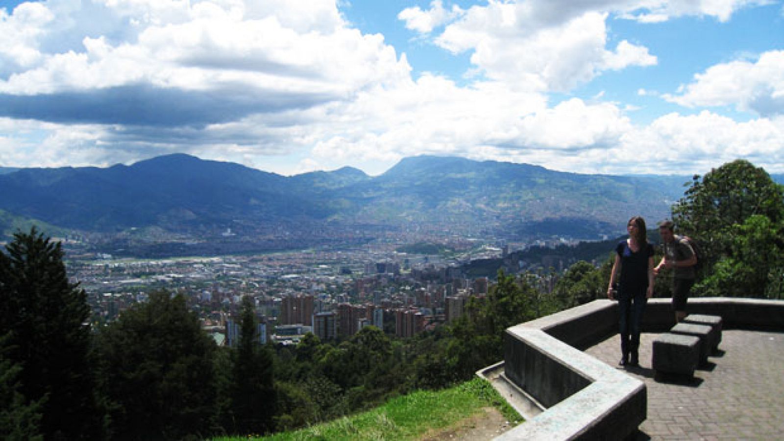 Españoles en el mundo - Medellín - Avance | Ver