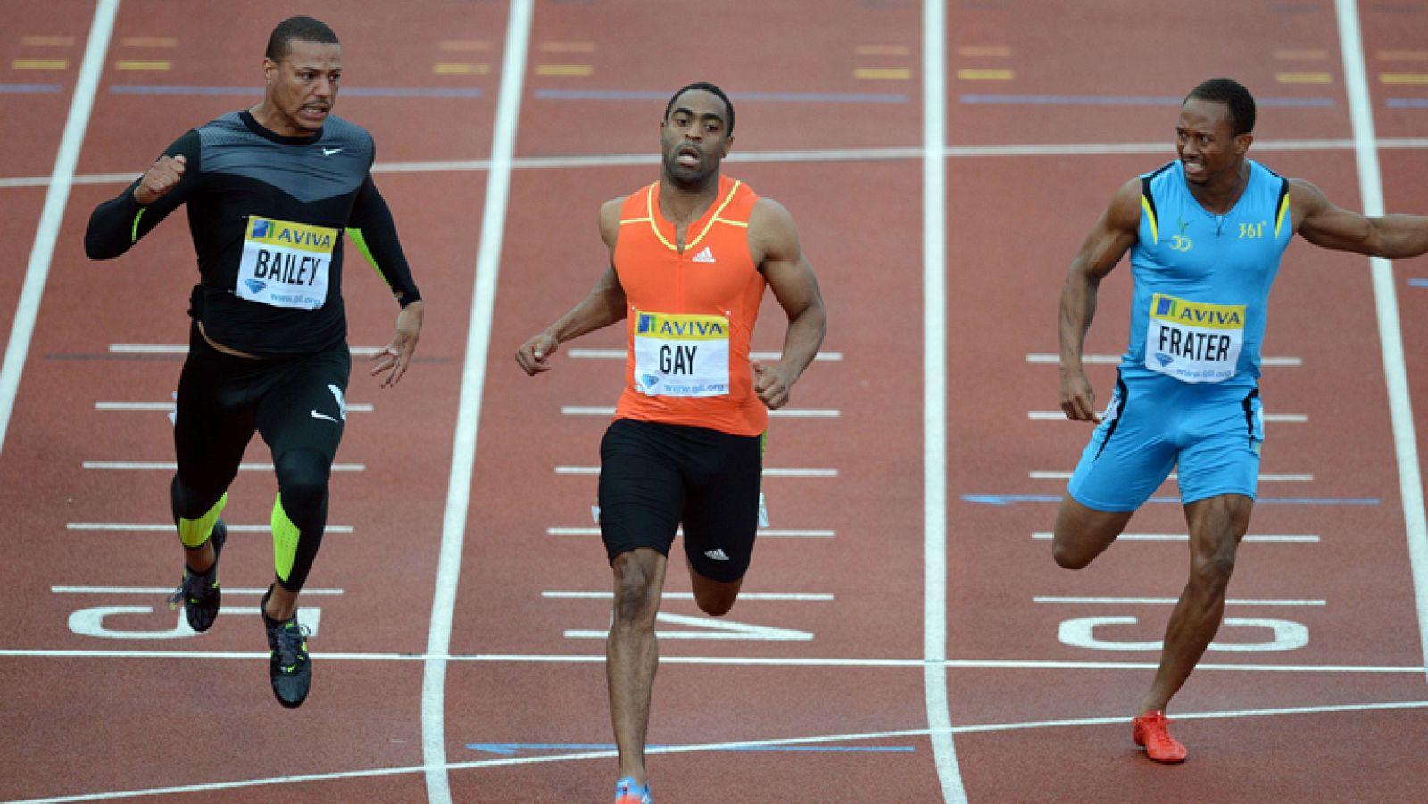 El estadounidense Tyson Gay cumplió con los pronósticos en la reunión de Londres y derrotó en la  carrera de 100 metros a su compatriota Ryan Bailey, segundo, y al jamaicano Nesta Carter, tercero.