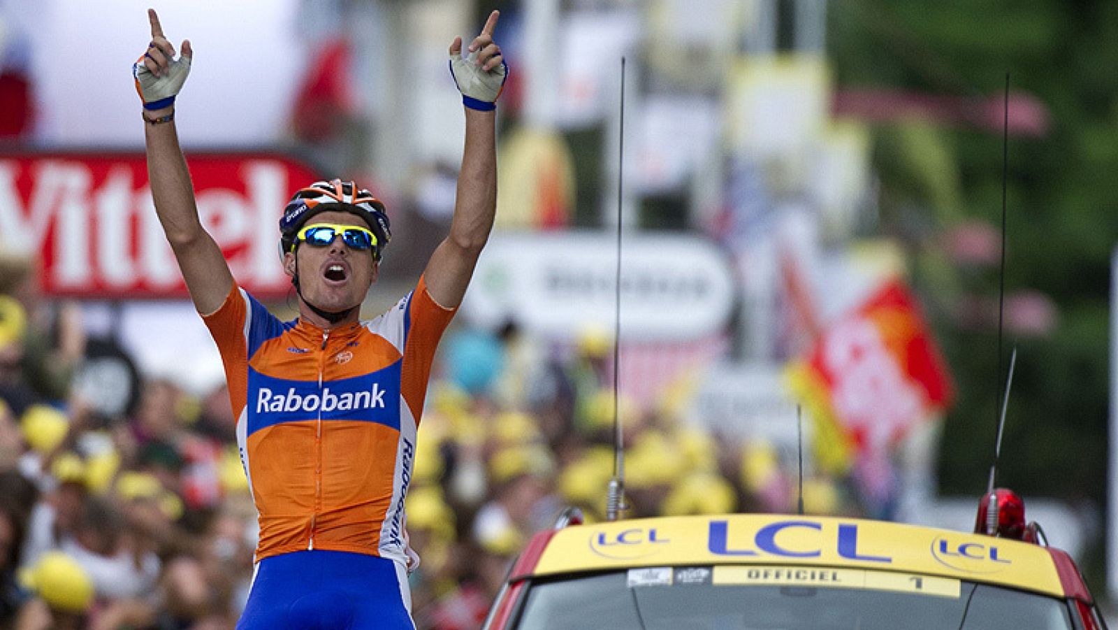 El español Luis León Sánchez (Rabobank) se ha impuesto en la  decimocuarta etapa de la 99 edición del Tour de Francia, disputada  entre las localidades francesas de Limoux y Foix  sobre 191  kilómetros en territorio pirenaico, al llegar a la línea de