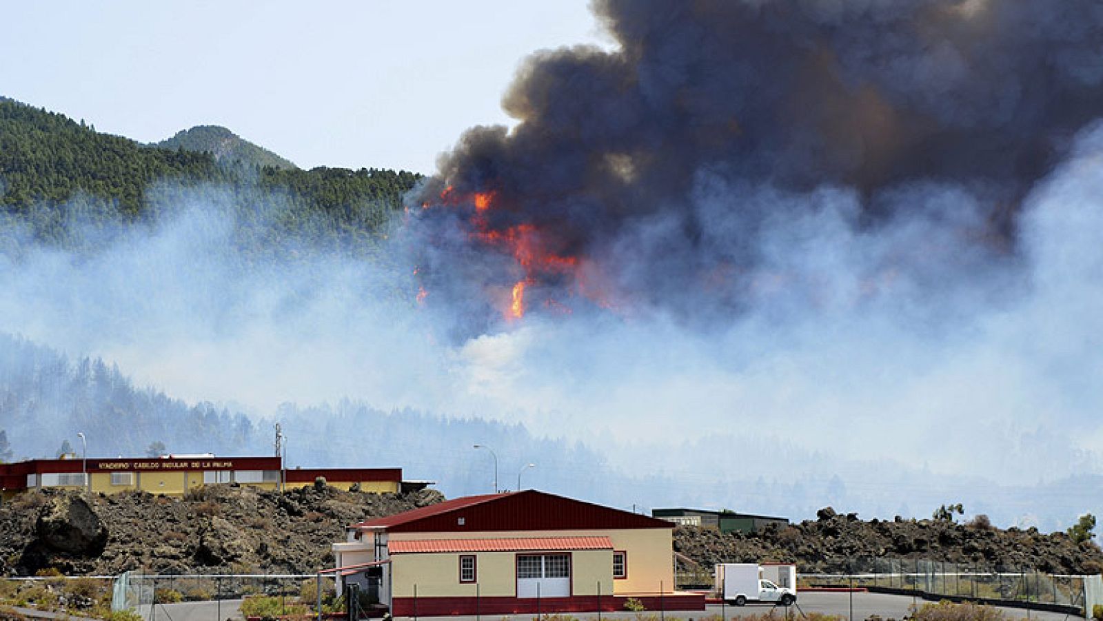 Sigue la lucha contra el fuego en Tenerife, La Palma y La Gomera
