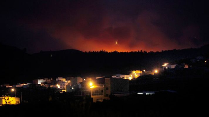 Informativo 24h - Los vecinos de Vilaflor pasan la noche en Granadilla por el riesgo de incendio