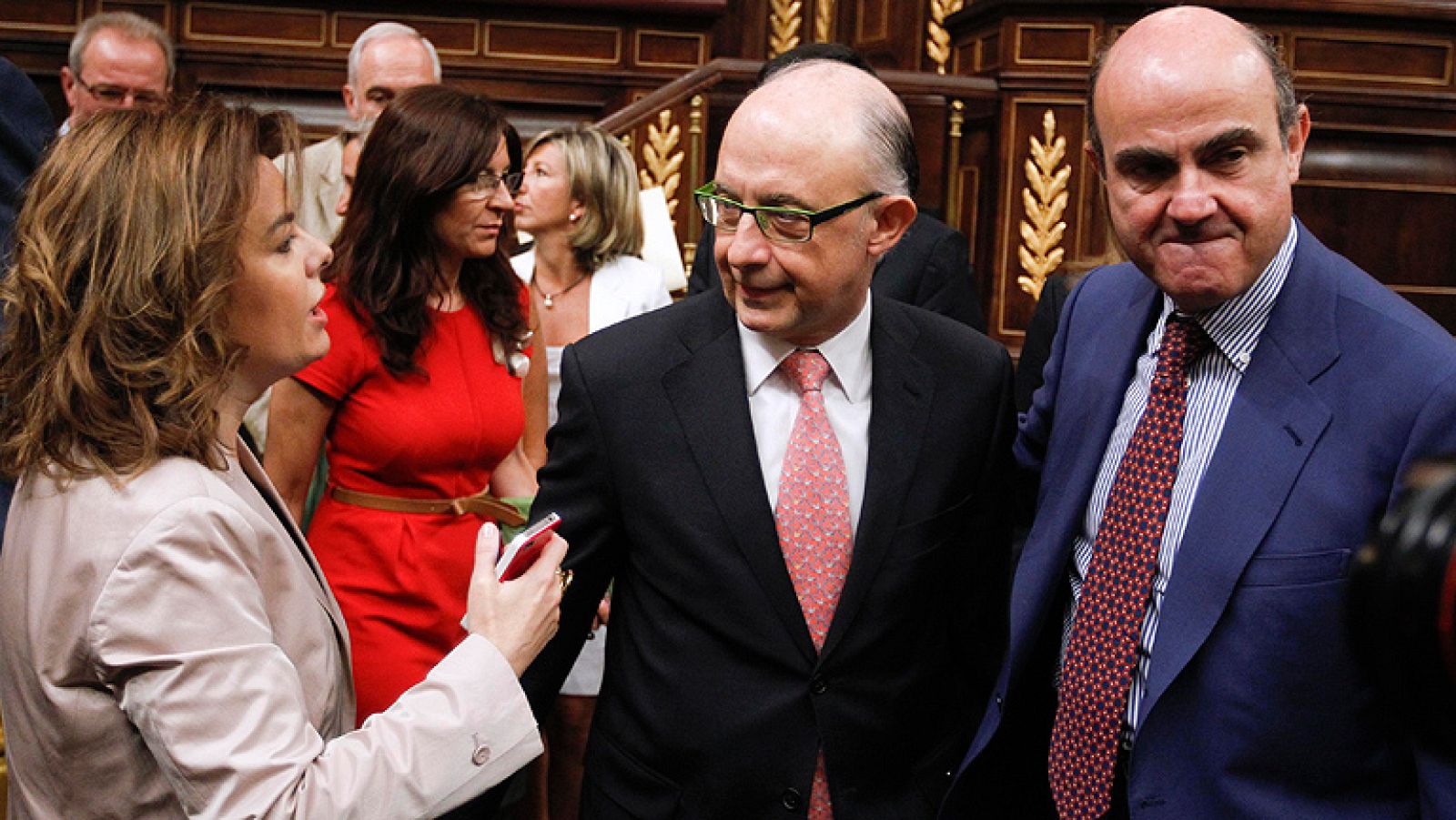 Montoro pide un esfuerzo por el bien de España y Rubalcaba cree que el ajuste agravará la recesión