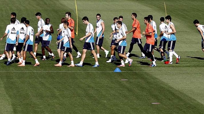 Telediario 1 - El Real Madrid entrena en Valdebebas a puerta cerrada