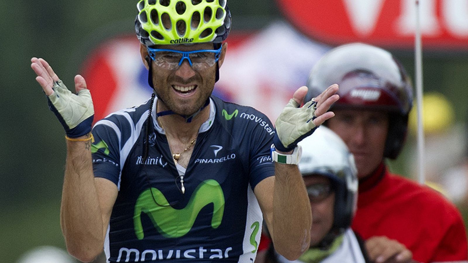 Alejandro Valverde (Movistar) se impuso hoy en la decimoséptima etapa del Tour 2012, con lo que sumó la segunda victoria española en esta edición, y el británico Bradley Wiggins (Sky) dejó casi sentenciada la carrera gracias a que su escudero Christo
