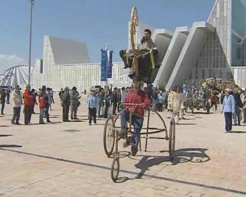 Expo 2008. Cabalgata de Cirque du Soleil | Ver