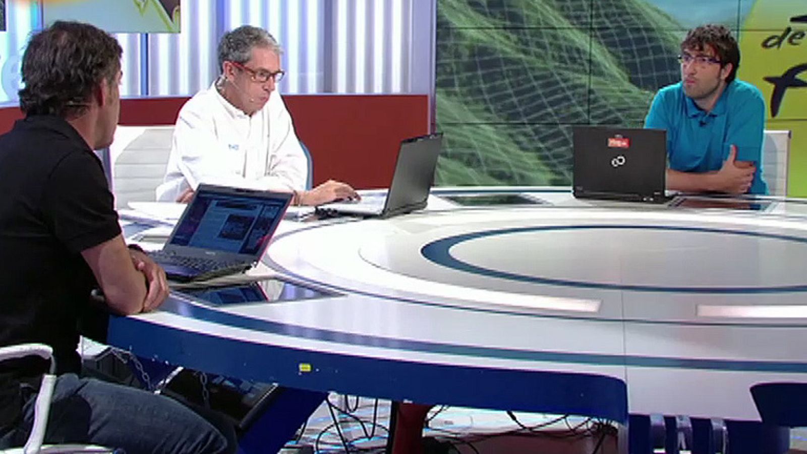 Los comentaristas de TVE del Tour de Francia, Carlos de Andrés y Pedro Delgado, han respondido en un encuentro digital en vídeo a vuestras preguntas.