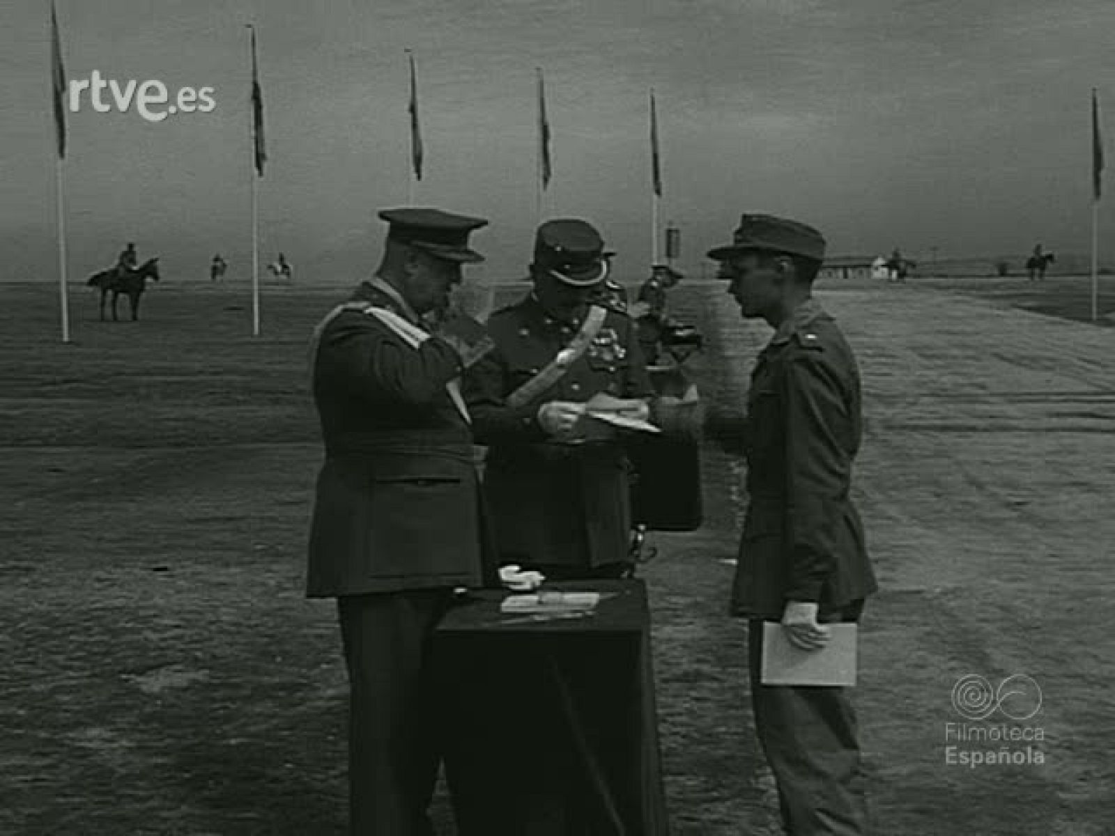 NOT N 818 B - NO-DO | Ver