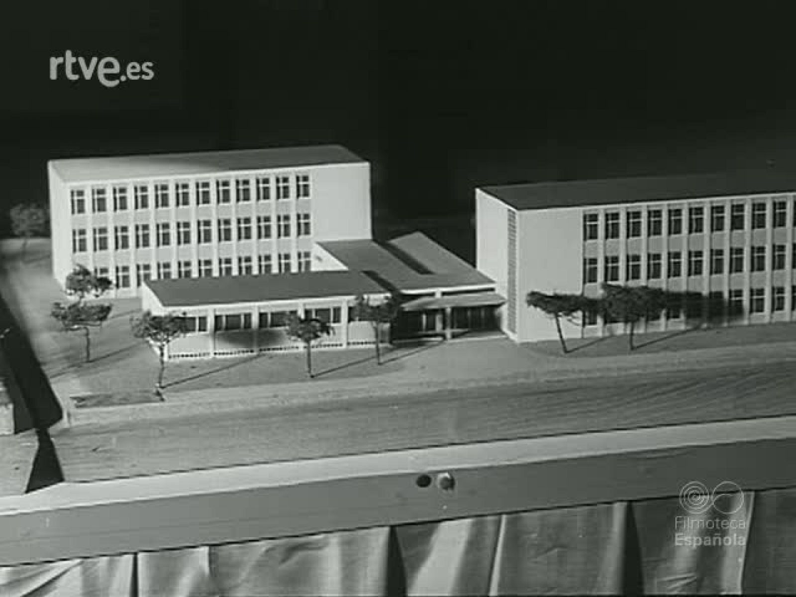 NOT N 820 B - NO-DO | Ver