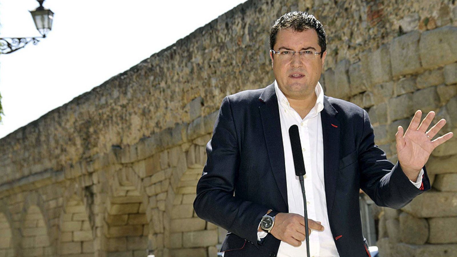 Rajoy gobierna en solitario y contra todos según el PSOE