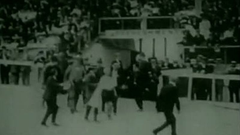 La Reina de Inglaterra amplió el maratón hasta los 42 km 195 metros