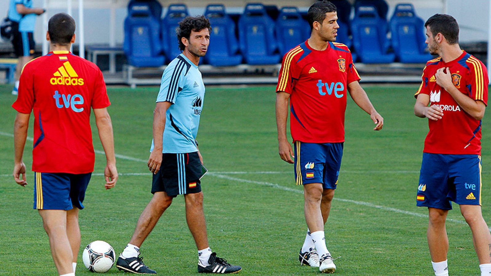 Los jugadores y técnicos de la selección olímpica española de fútbol comparten hoy una cena antes de viajar mañana con destino a Glasgow para participar en los Juegos de Londres 2012, informa la Federación Española. El seleccionador, Luis Milla, quis