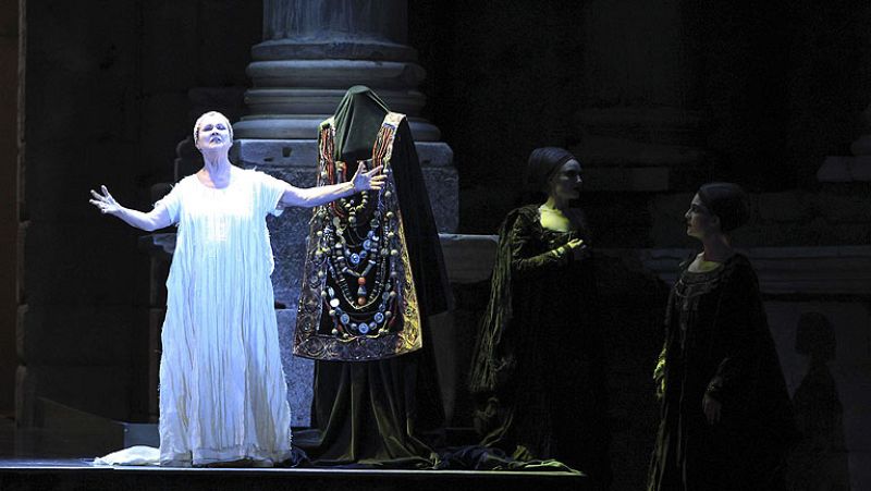 Molina Foix estrena su 'Electra' en Mérida | Ver