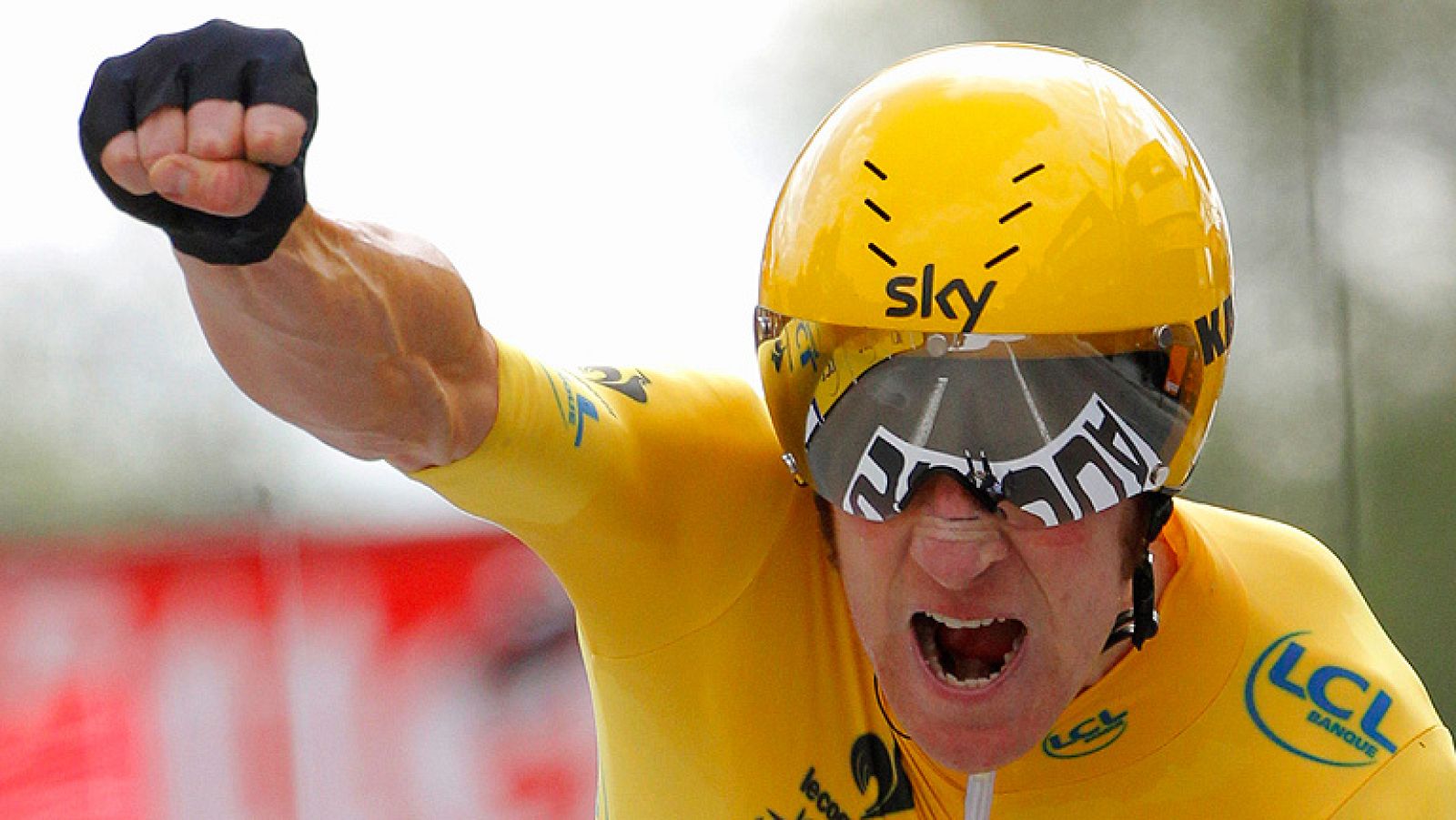 Bradley Wiggins se convertirá en el primer británico que gana el Tour de Francia, la consagración de un corredor nacido en la pista y que ha protagonizado una espectacular metamorfosis hasta tocar el cielo al frente de un equipo, el Sky, fabricado en