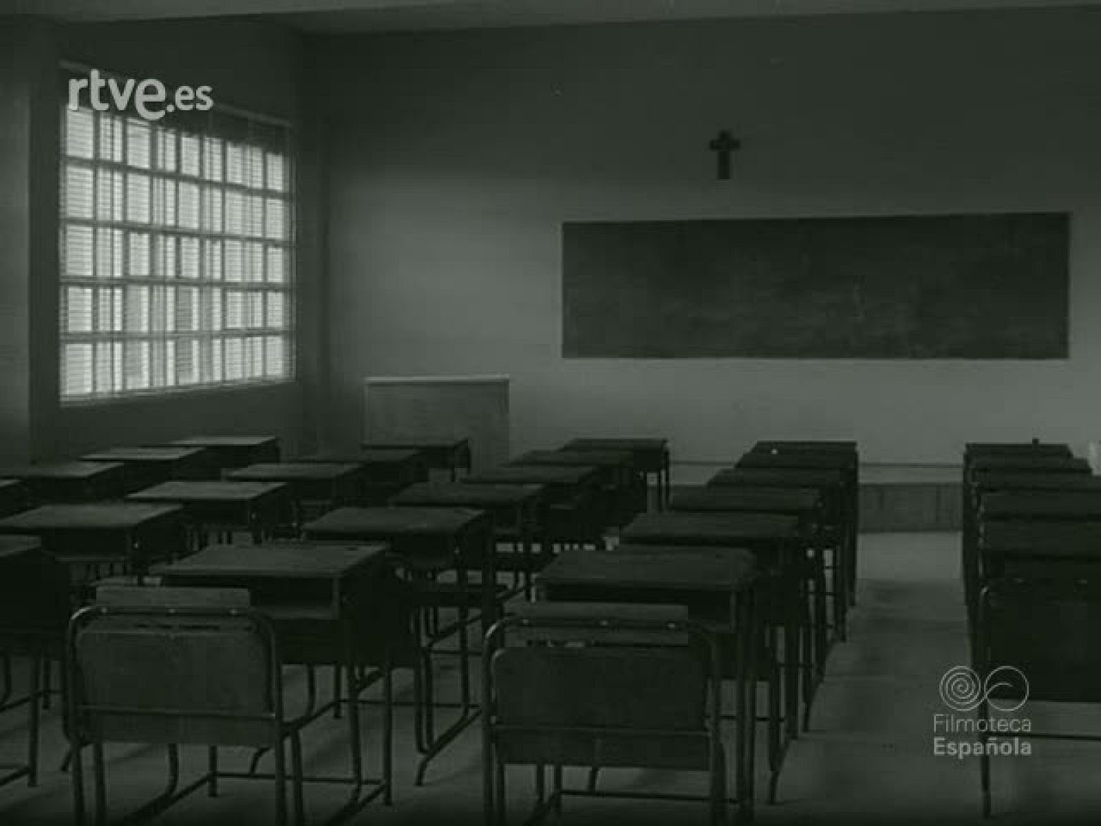 NOT N 932 B - NO-DO | Ver