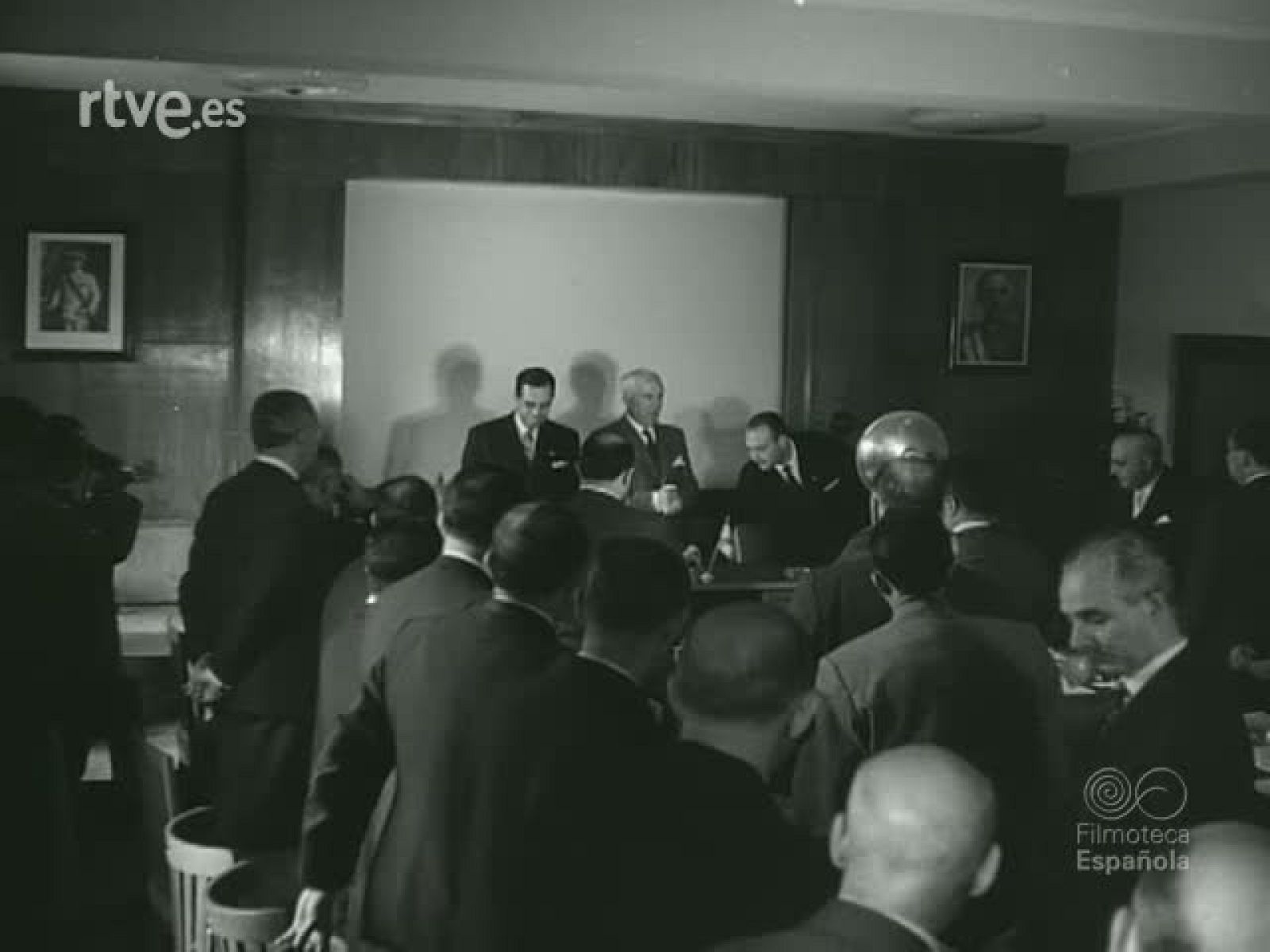 NOT N 933 B - NO-DO | Ver