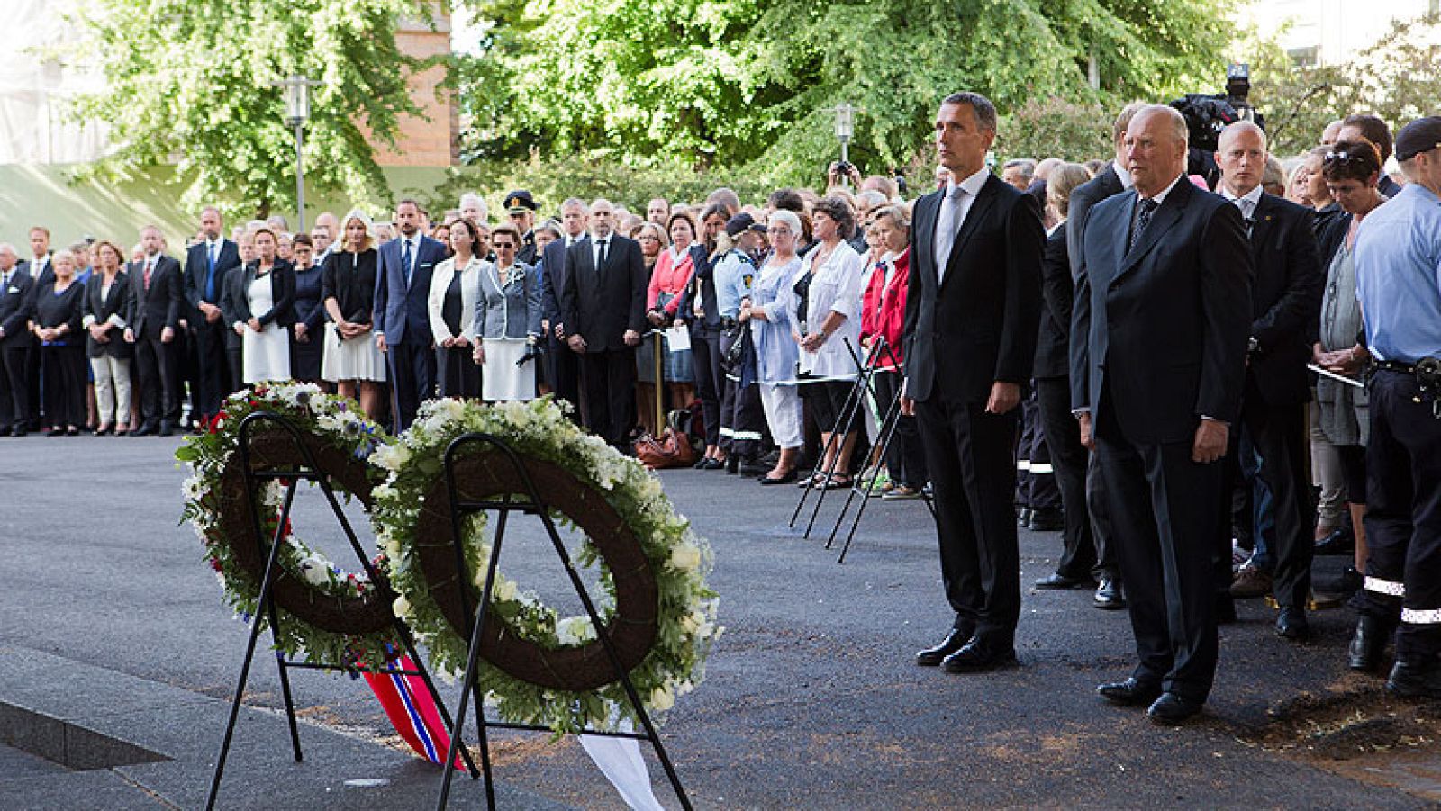 Noruega recuerda a sus víctimas un año después del doble atentado | Ver