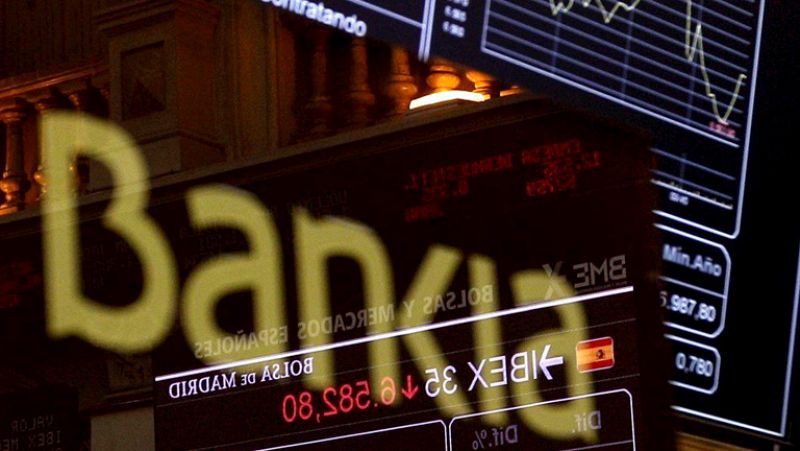 Tres exaltos cargos del Gobierno socialista comparecen en el Congreso para hablar de la reestructuración bancaria