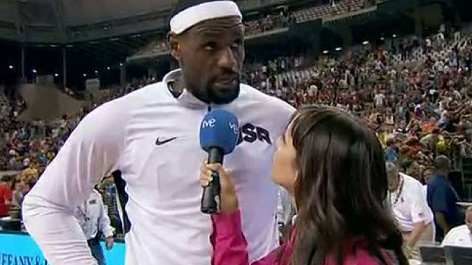 El jugador de la selección estadounidense, LeBron James, ha asegurado que "han jugado un partido muy trabajado" y que "tienen que mejorar como equipo".