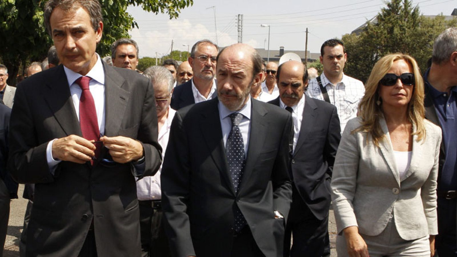 Despedida emotiva en el entierro de Peces-Barba en Colmenarejo