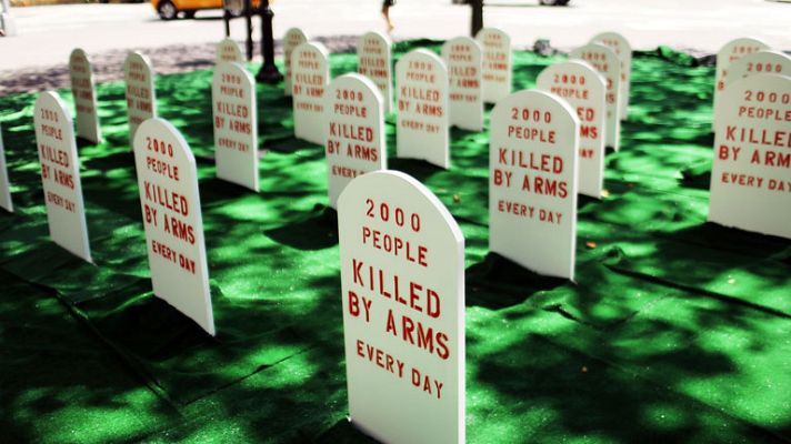 Telediario 1 - Negociaciones en la ONU para aprobar un tratado que controle el tráfico de armas