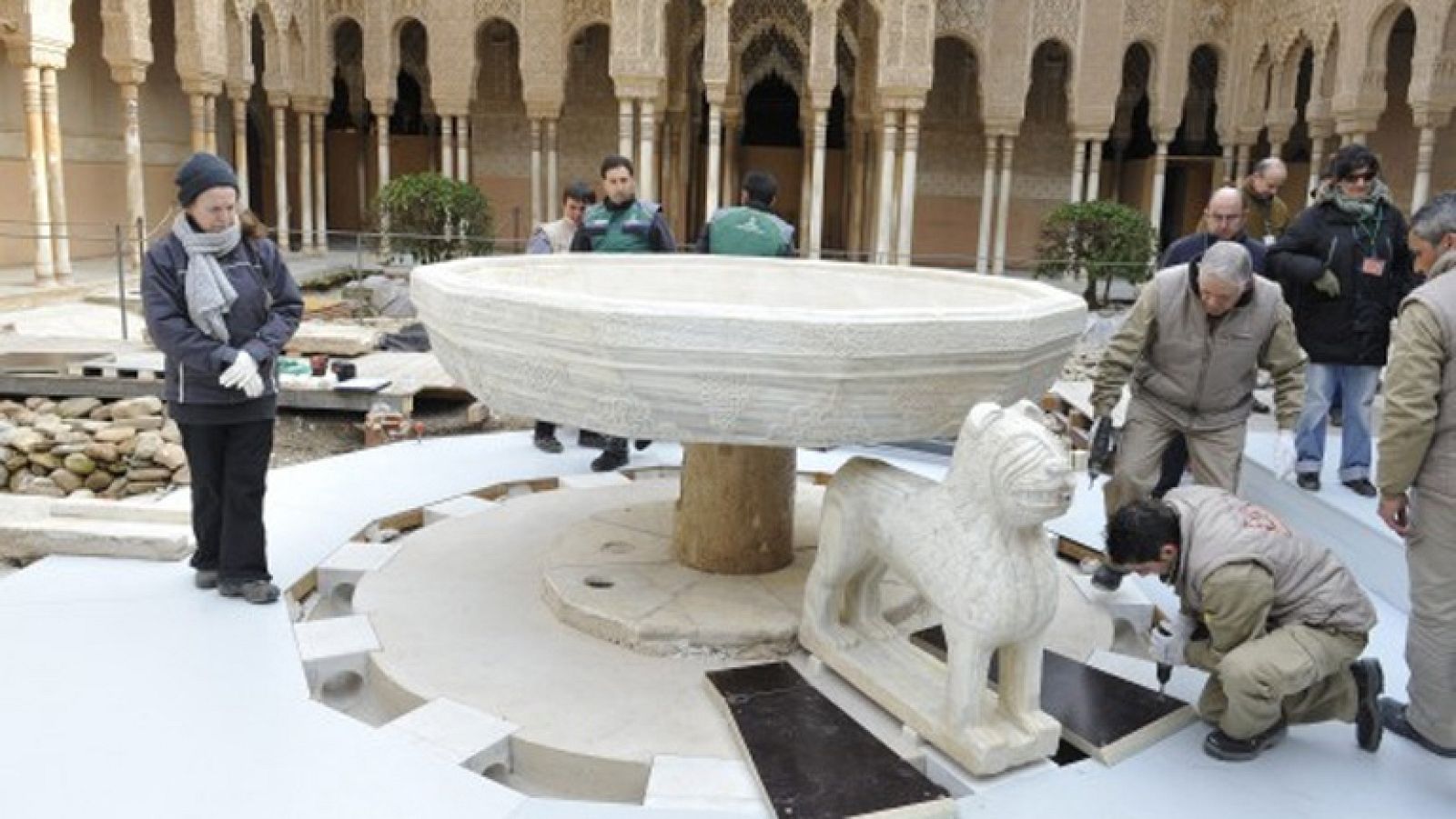 El Patio de los Leones se abre el público tras recuperar su imagen histórica - Informativo 24h | Ver