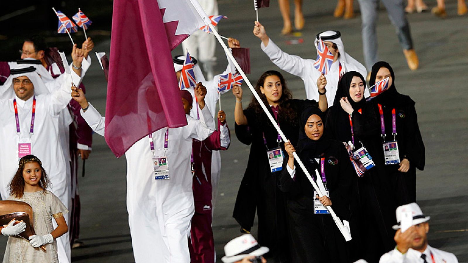Los Juegos de Londres son los primeros en el que todos los países han incluido mujeres en sus delegaciones y durante la gala de inauguración fueron muchas las féminas que portaron las banderas nacionales. Es el caso de países como Qatar, que aspira
