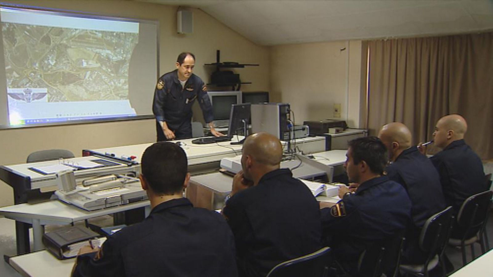 57 agentes componen el servicio aereo de la Policía Nacional