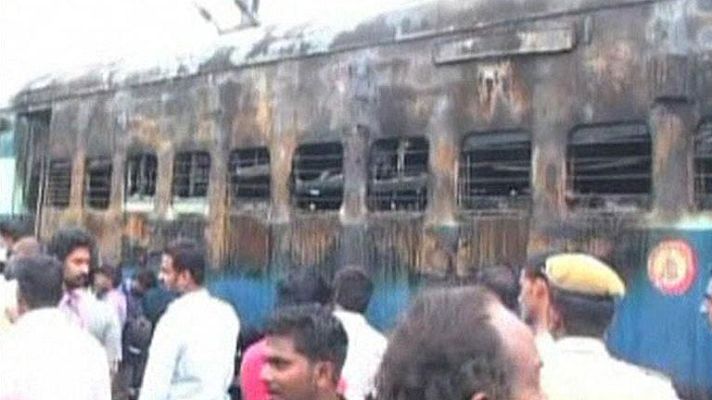 Informativo 24h - Treinta muertos y 20 heridos al incendiarse un tren al sur de la India