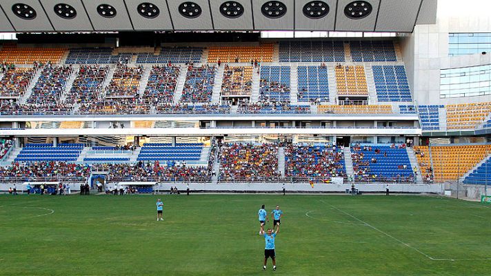 Telediario 1 - Las radios comerciales acatan la medida de la CMT  y confían en que ponga fin al conflicto con la Liga