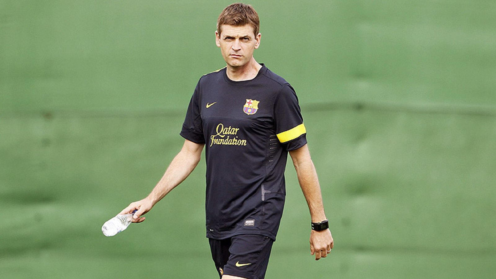 El nuevo entrenador del Barcelona, Francesc 'Tito' Vilanova, ha podido dirigir esta tarde la primera sesión con un grupo compacto de jugadores azulgranas, gracias a la llegada de siete internacionales y a la recuperación del capitán, Carles Puyol, qu