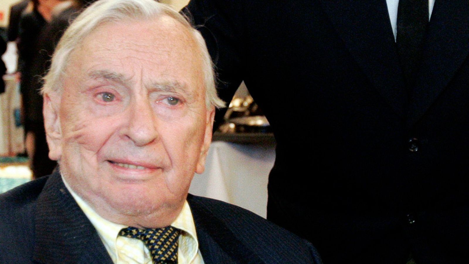 Fallece el escritor Gore Vidal a los 86 años - Informativo 24h | Ver