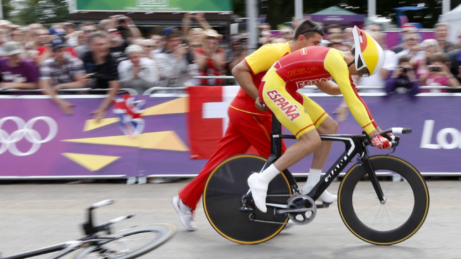 Luis León Sanchez y Navarro amplían el gafe de España en Londres