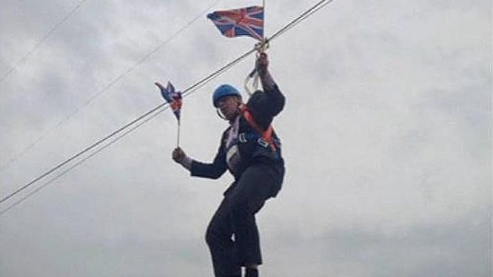 Telediario 1 - El alcalde de Londres se queda colgado de una tirolina durante los Juegos