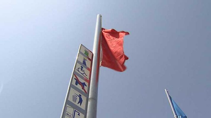 Telediario 1 - Multas a quienes se bañan con bandera roja