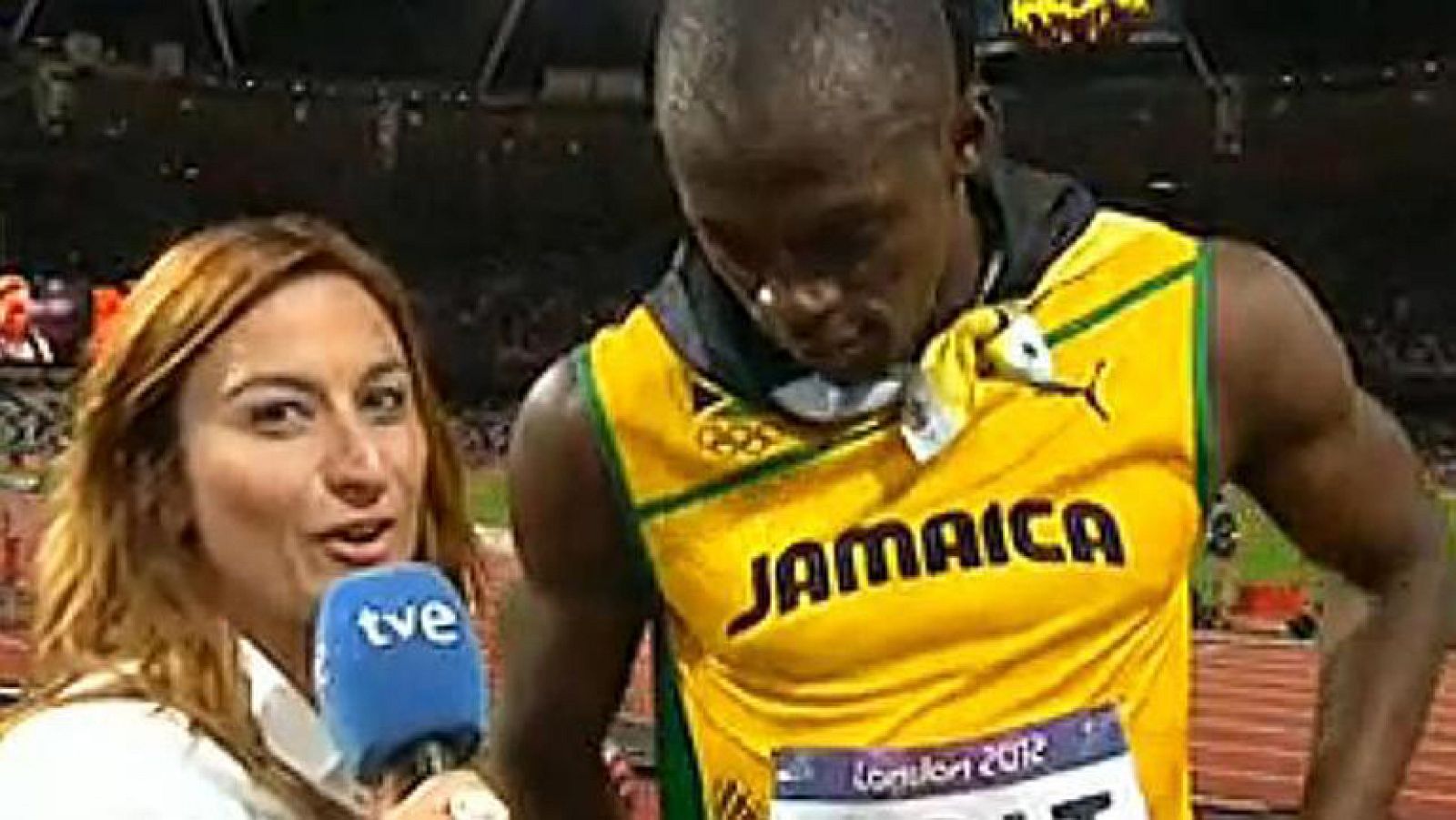 Bolt interrumpe una entrevista con TVE al sonar el himno de EE.UU