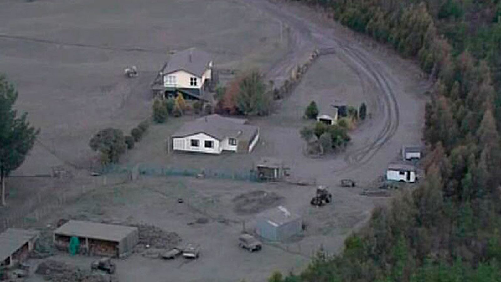 El volcan Tongariro de Nueva Zelanda despierta tras 115 años de inactividad y las autoridades mantienen el nivel dos de alerta, riesgo bajo