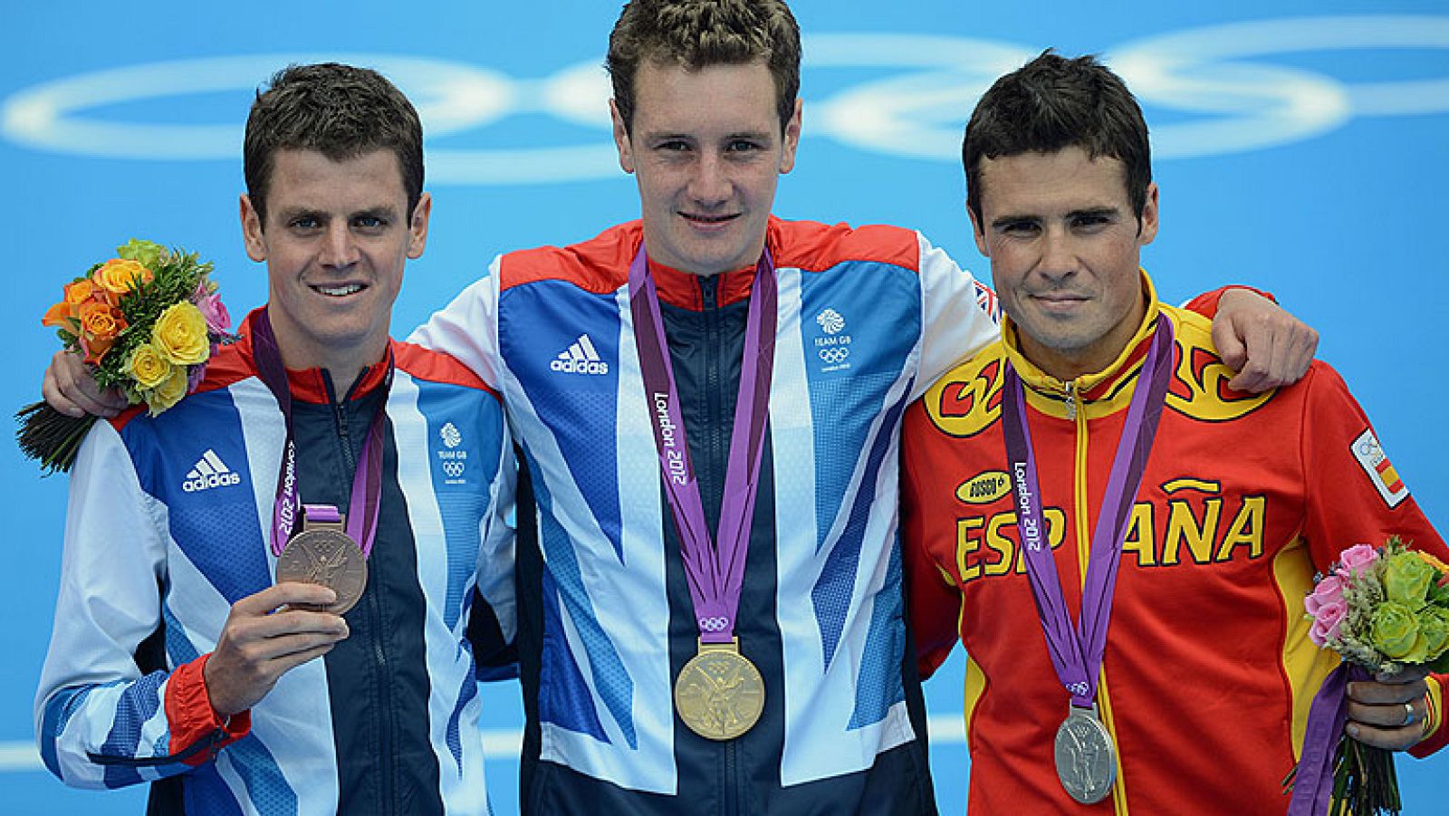 El triatleta gallego Javier Gómez Noya ha ganado la medalla de plata en los Juegos Olímpicos y se ha quitado la espinita de Pekín, donde por muy poco no triunfó.